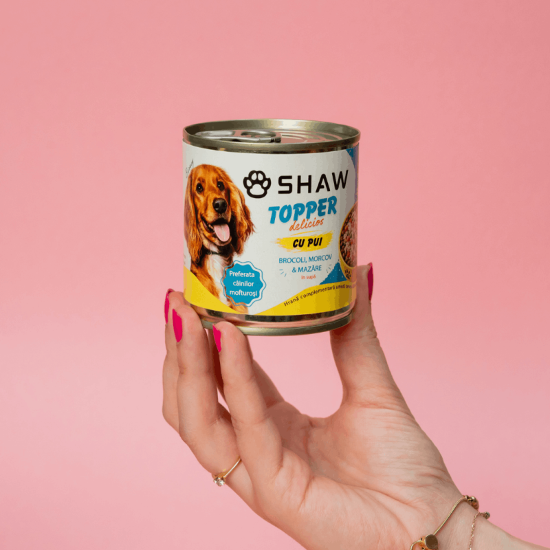 Topper premium pentru câini SHAW cu piept de pui, morcov, broccoli și mazăre în supă, hrană umedă complementară, 170 g